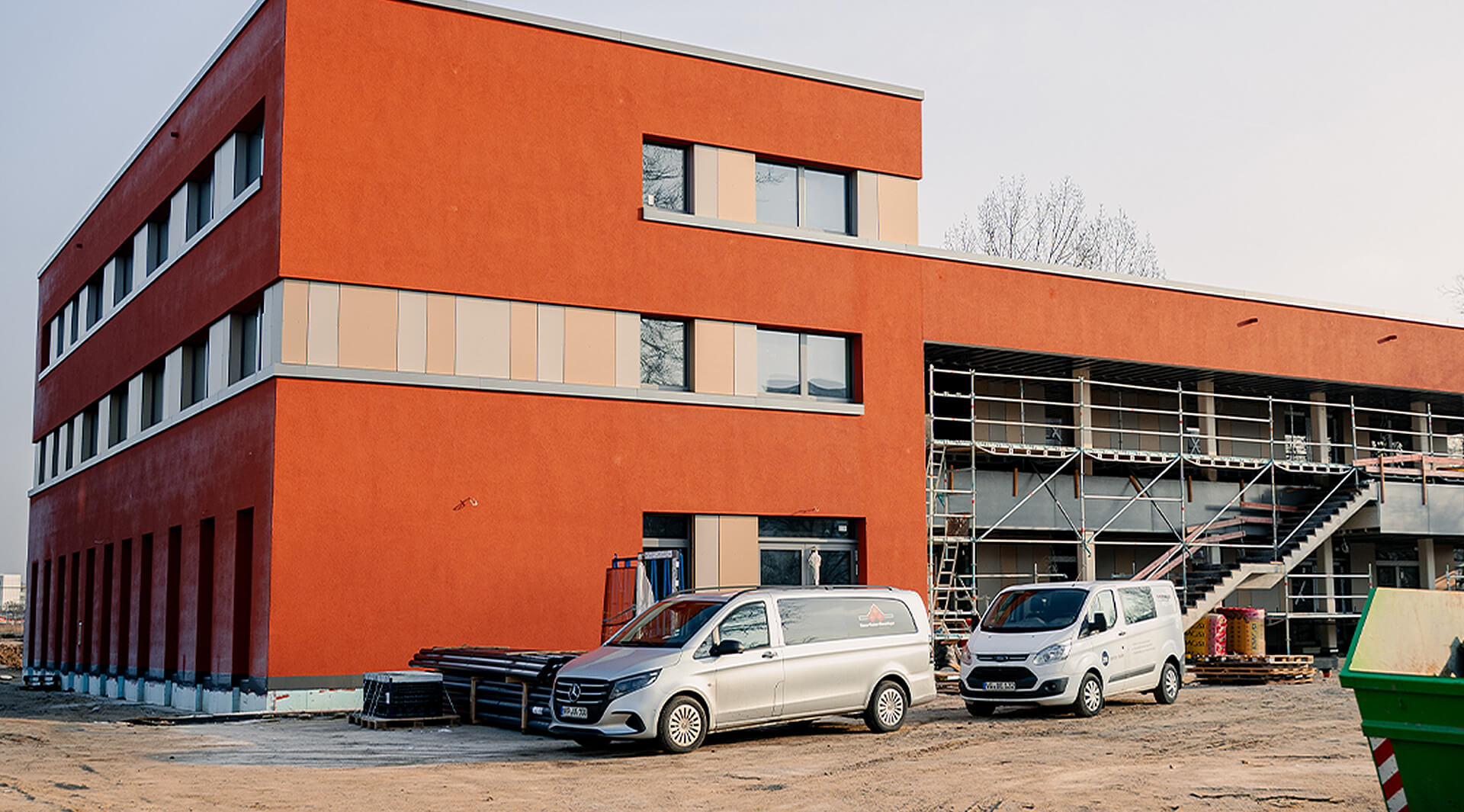 Malerarbeiten an 4.500 m² Decken- und Wandflächen