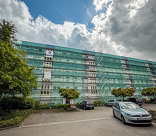 Kräpeliner Wende 5 – 7 in Greifswald · 3.100 m² Fassadengerüst, 3.450 m² Fassadenanstrich, 1.750 m² Betonsanierung